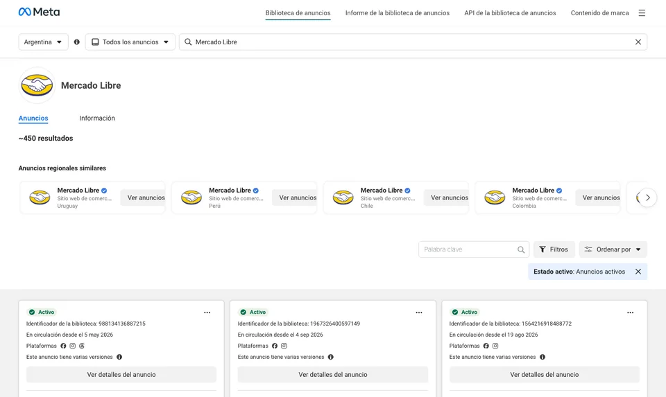 Resultados de la Biblioteca de Anuncios de Meta para un anunciante, con la barra de filtros y la grilla de anuncios.